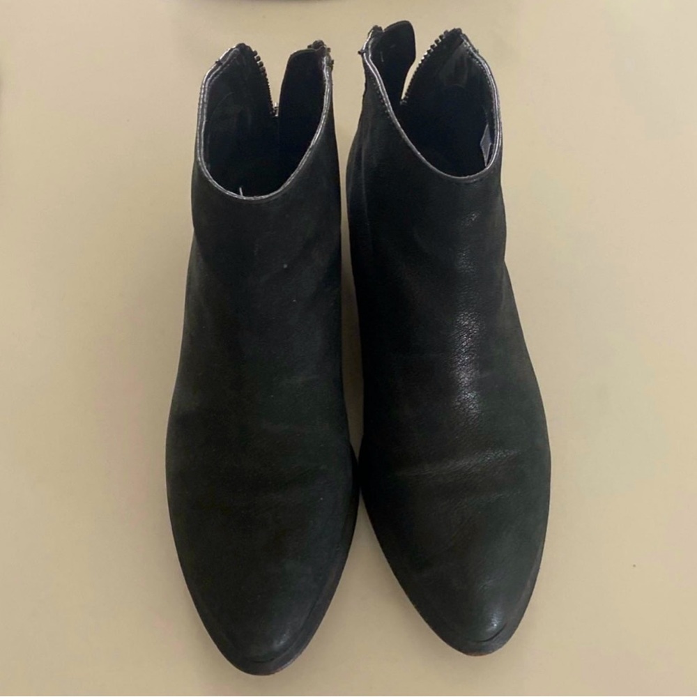 dolce vita booties with back zipper
Size: 7